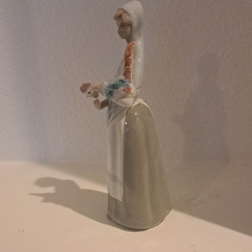 Porcelain Woman With Cockerel Porcelain - Picture 5 of 6